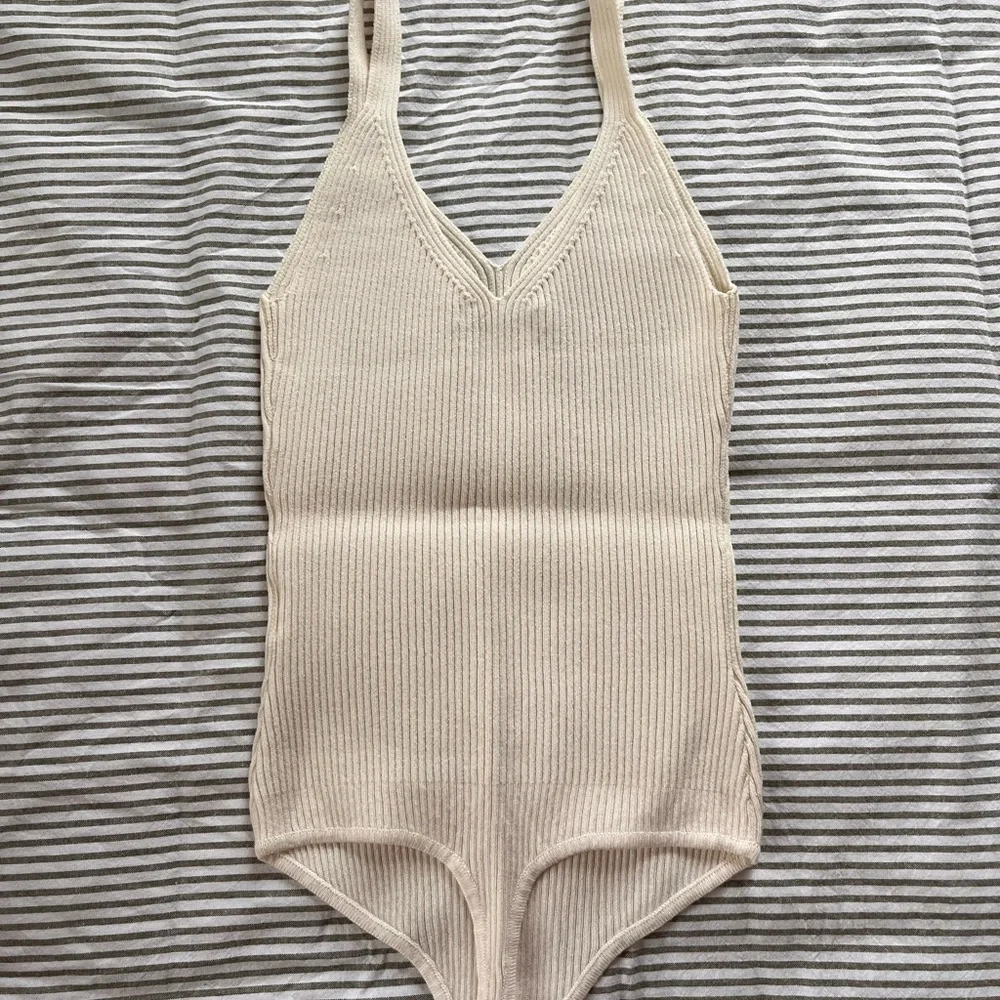 Abercrombie cream bodysuit - Picture 2 of 3
